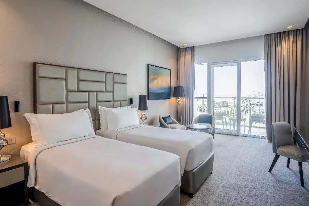DOUBLE STANDARD Room, Radisson Dubai Damac Hills, Dubai