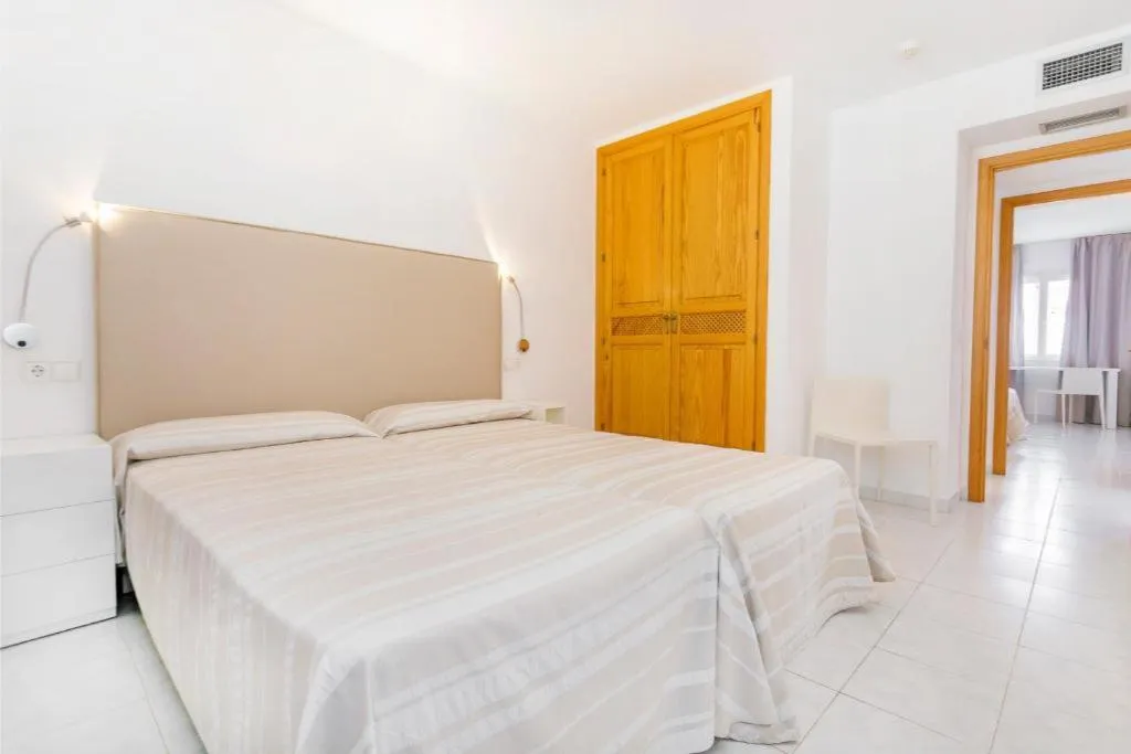APARTMENT CAPACITY 4 Room, Duquesa Playa, Ibiza