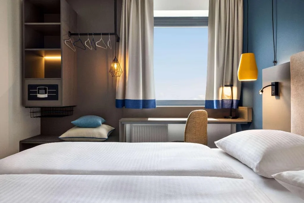 JUNIOR SUITE STANDARD Room, Vienna House Easy by Wyndham Cracow, Krakow
