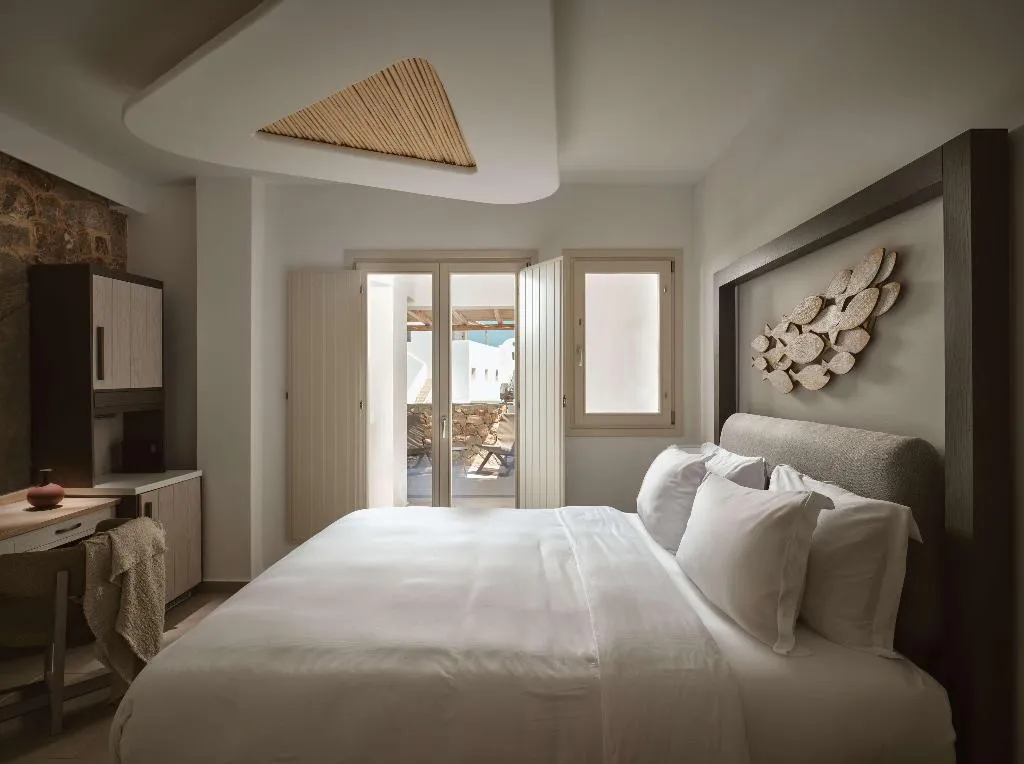 DOUBLE GUEST ROOM Room, Sea Breeze Santorini Beach Resort, Curio Collectio, Santorini