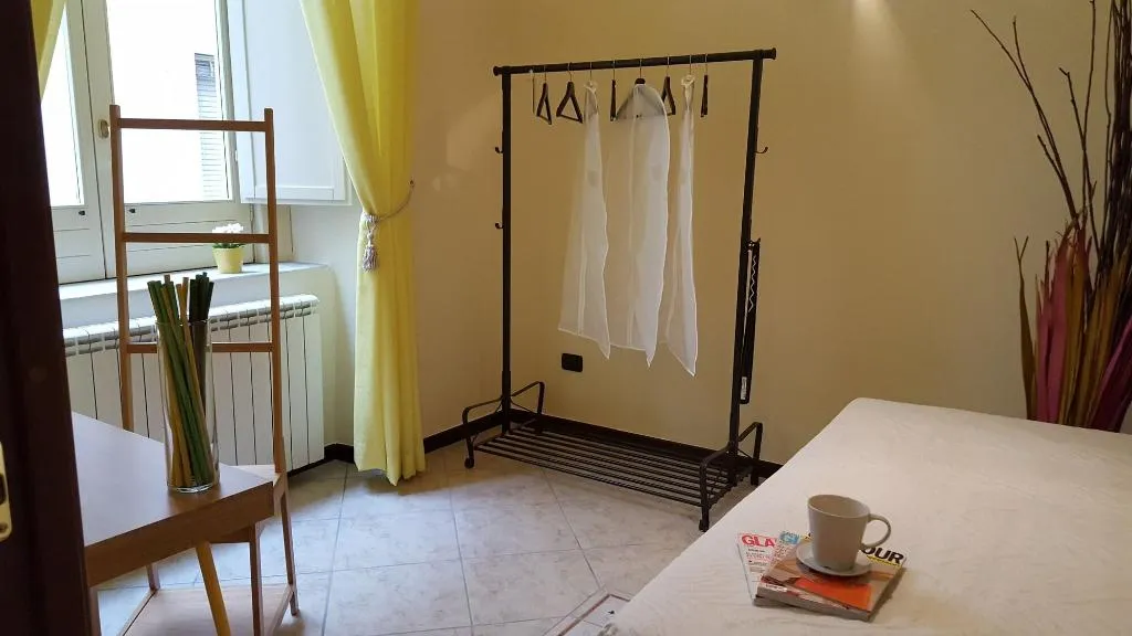 Room, B&B La Canzanella, Naples
