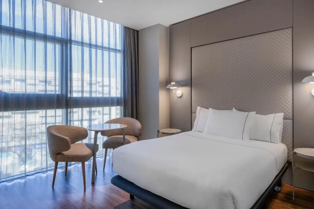 DOUBLE QUEEN SIZE BED Room, AC Som, Barcelona