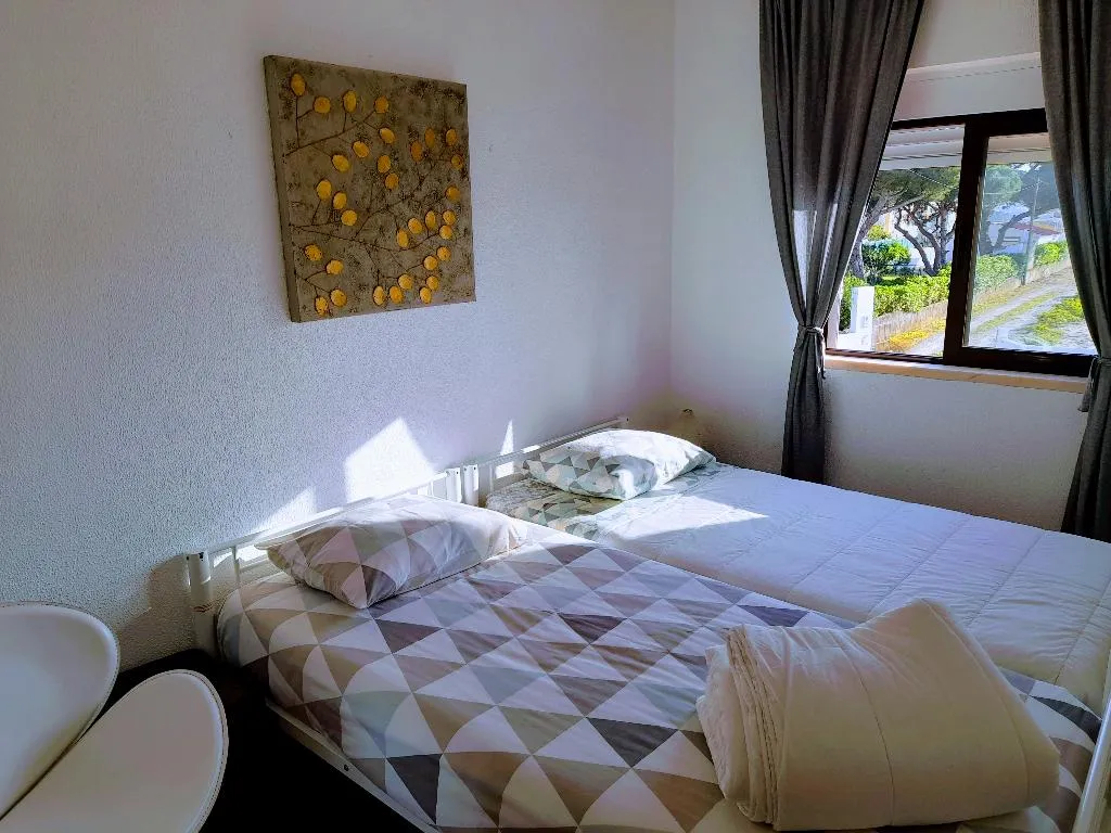 DOUBLE WITH SHARED BATHROOM Room, Sublime Sun and Van by Meco Stays, Lisbon