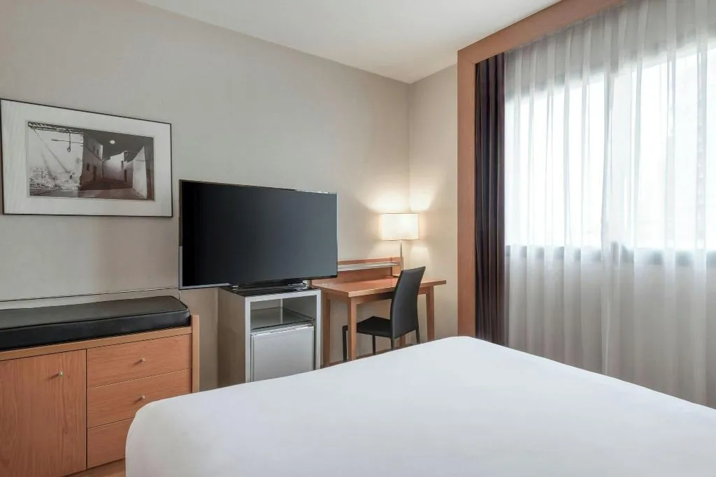 DOUBLE QUEEN SIZE BED Room, AC Sevilla Forum, Seville