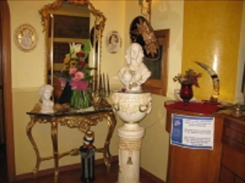 Lobby, Pensione Enea, Naples