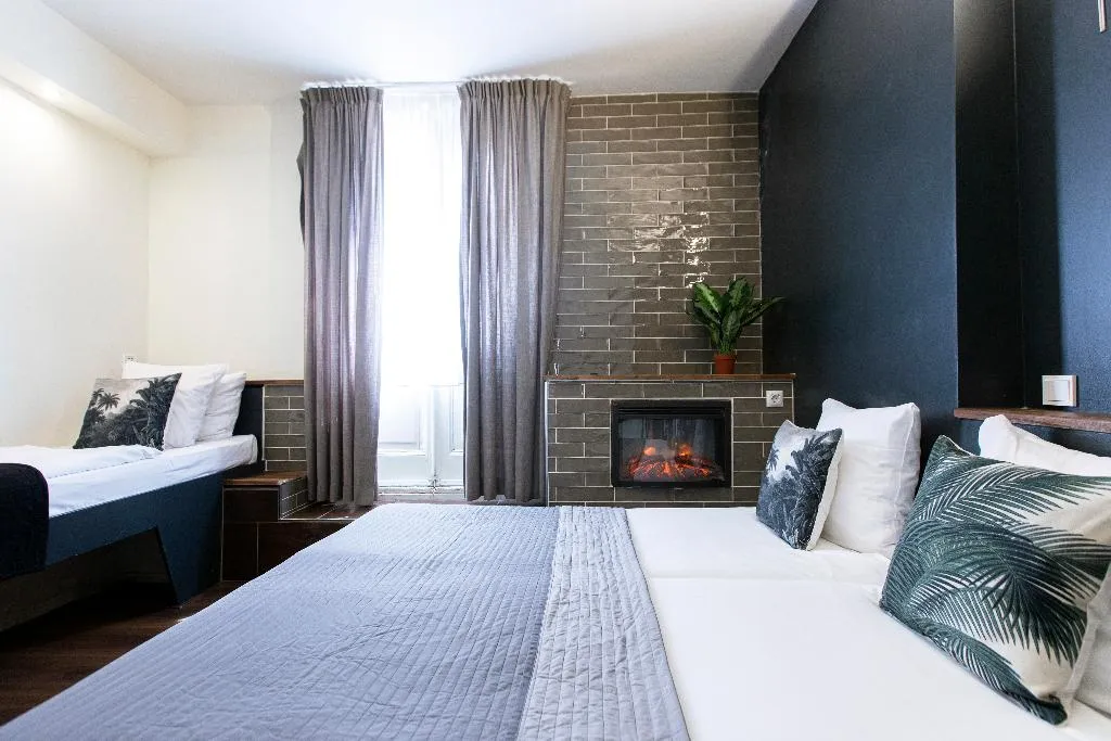 TRIPLE STANDARD Room, Quentin Amsterdam Hotel, Amsterdam