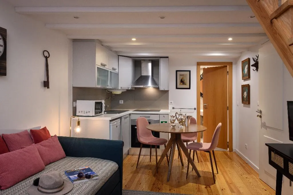 APARTMENT DUPLEX SUPERIOR Room, Alfama Yellow House, Lisbon