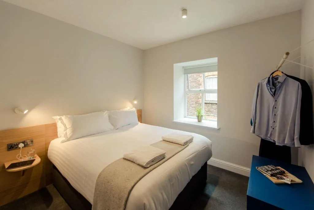 APARTMENT DELUXE TWO DOUBLE BEDS Room, Isaac's Cork, Cork