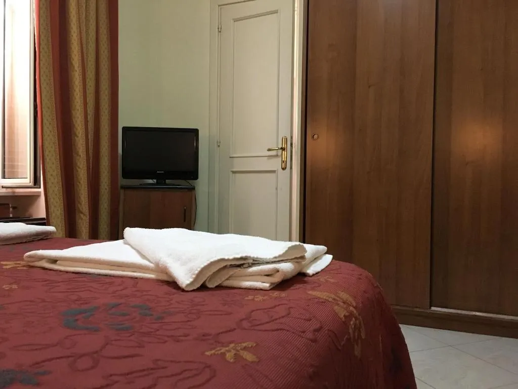 Room, Hotel Positano, Naples