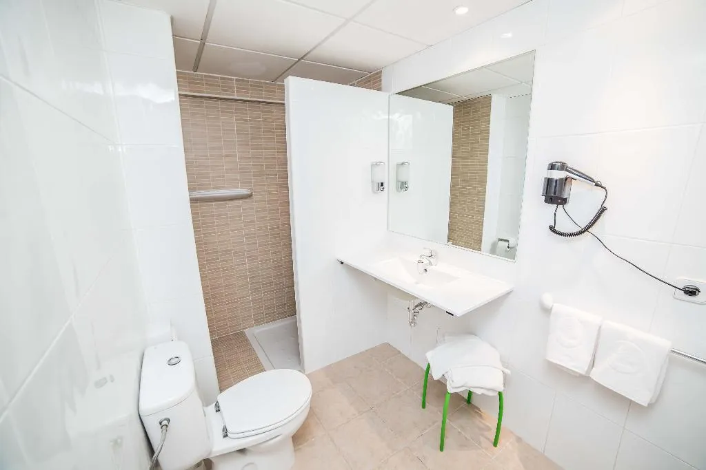 APARTMENT CAPACITY 4 ONE BEDROOM Room, Pierre & Vacances Mallorca Portofino, Majorca