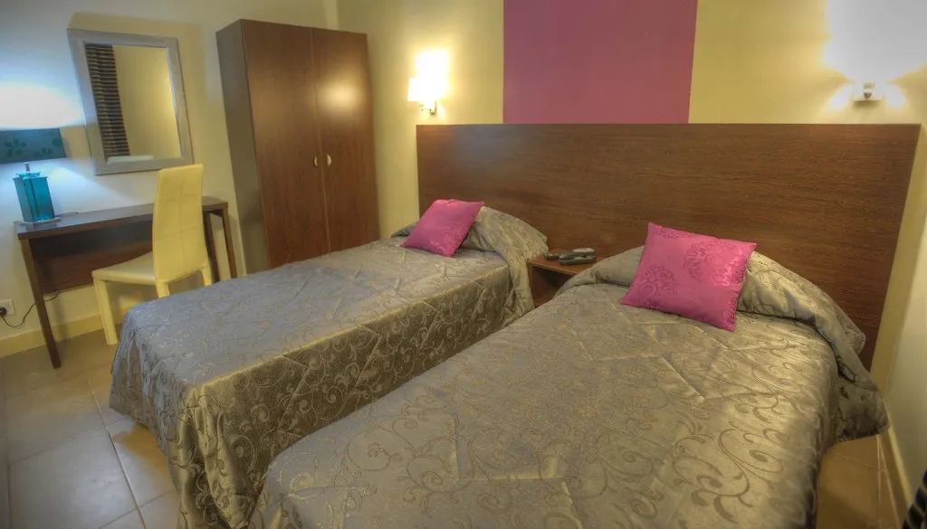 Double or Twin STANDARD Room, Carlton Hotel, Malta