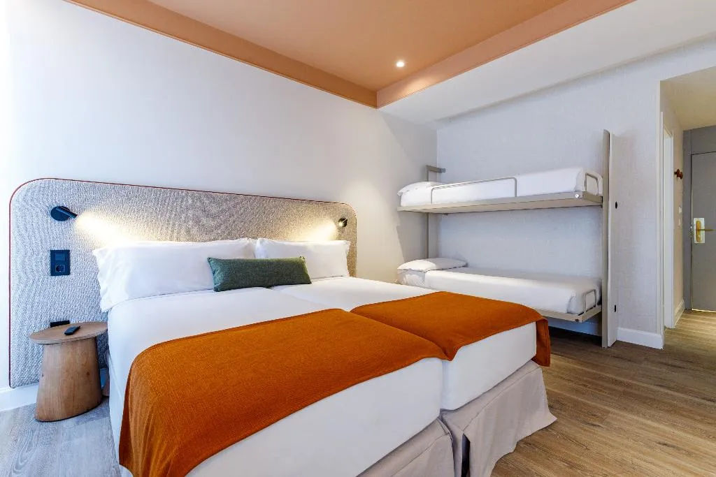 QUADRUPLE STANDARD Room, Petit Palace Puerta del Sol, Madrid