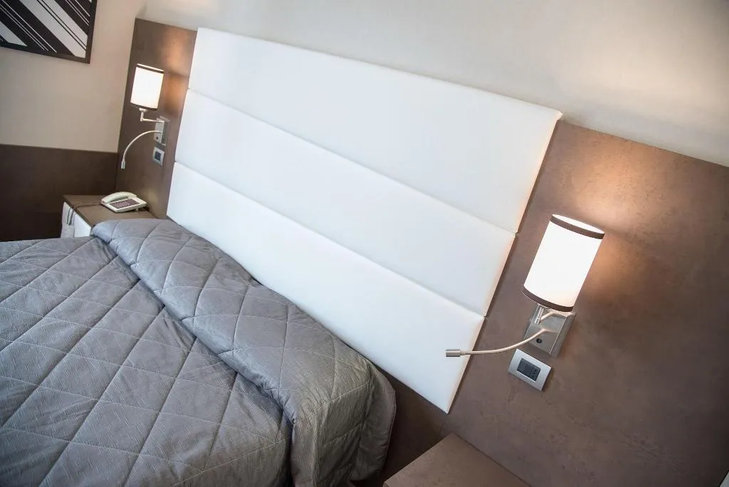 DOUBLE SINGLE USE QUEEN SIZE BED Room, Reginna Palace, Naples