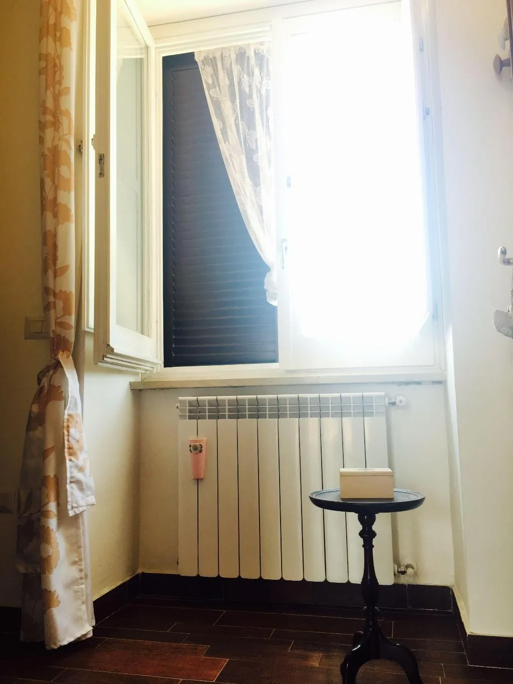 Room, B&B PompeiLog, Naples