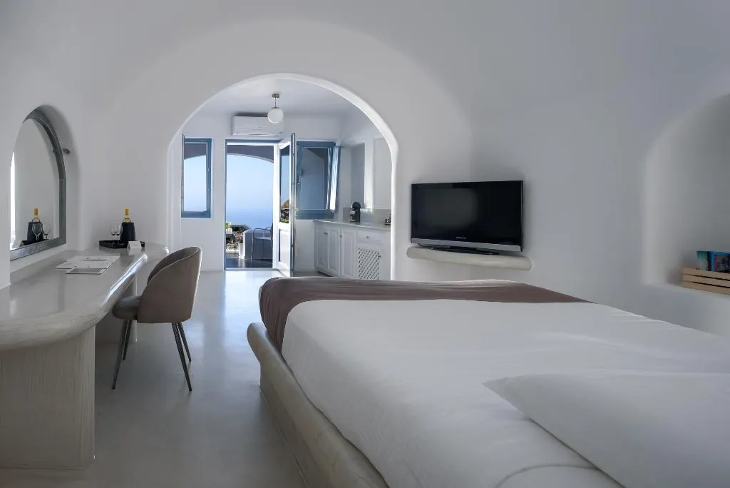 JUNIOR SUITE STANDARD Room, Pegasus Suites & Spa, Santorini