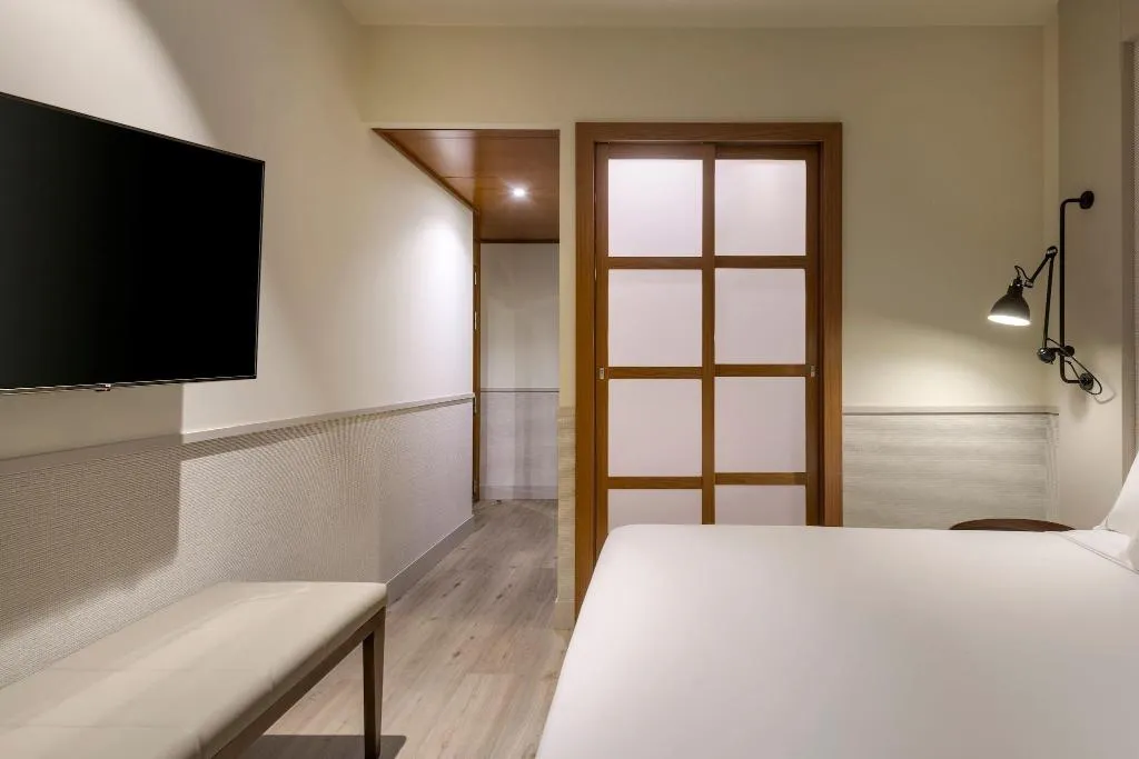 DOUBLE QUEEN SIZE BED Room, AC Madrid Los Vascos, Madrid