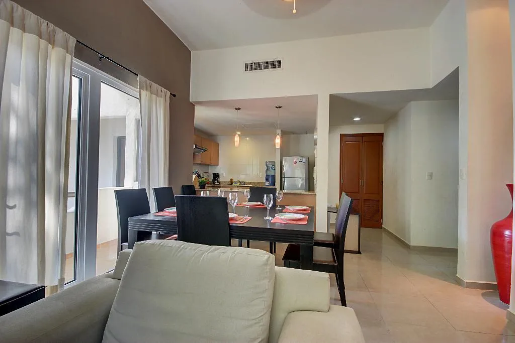 QUADRUPLE CITY VIEW Room, Riviera Maya Suites, Playa Del Carmen