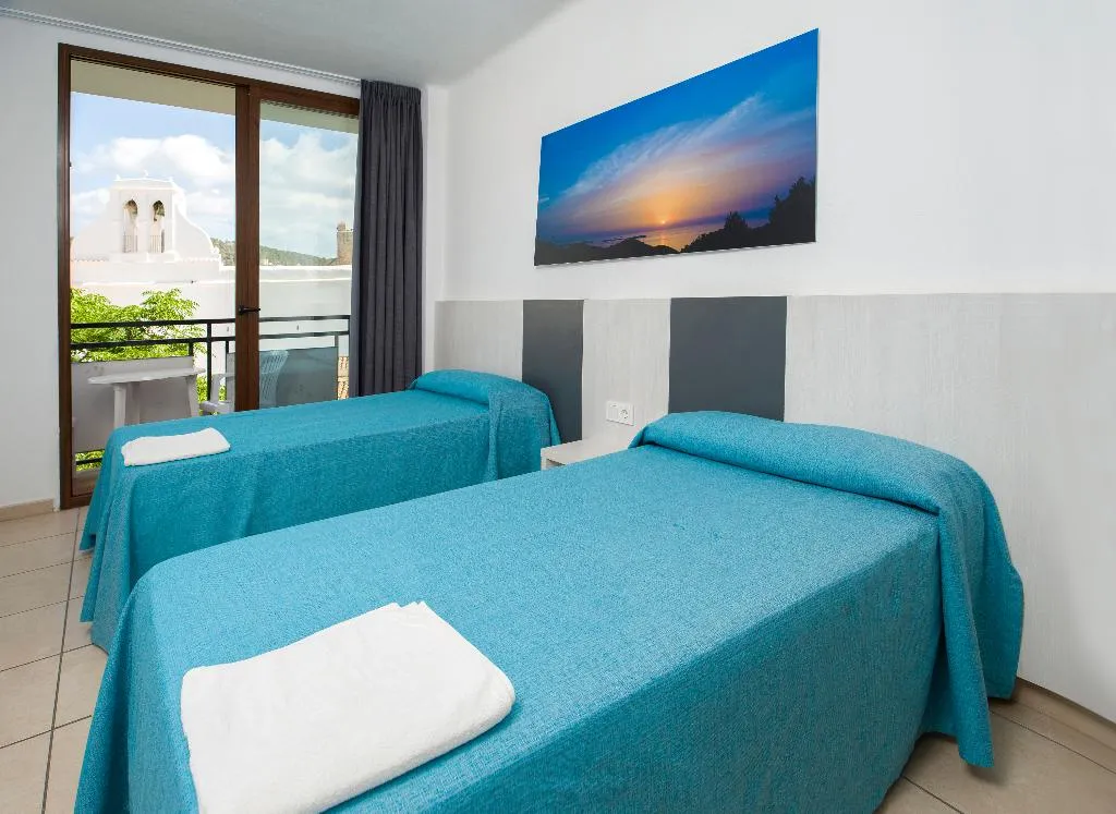 APARTMENT CAPACITY 4 TWO BEDROOMS Room, Apartamentos Tramuntana, Ibiza