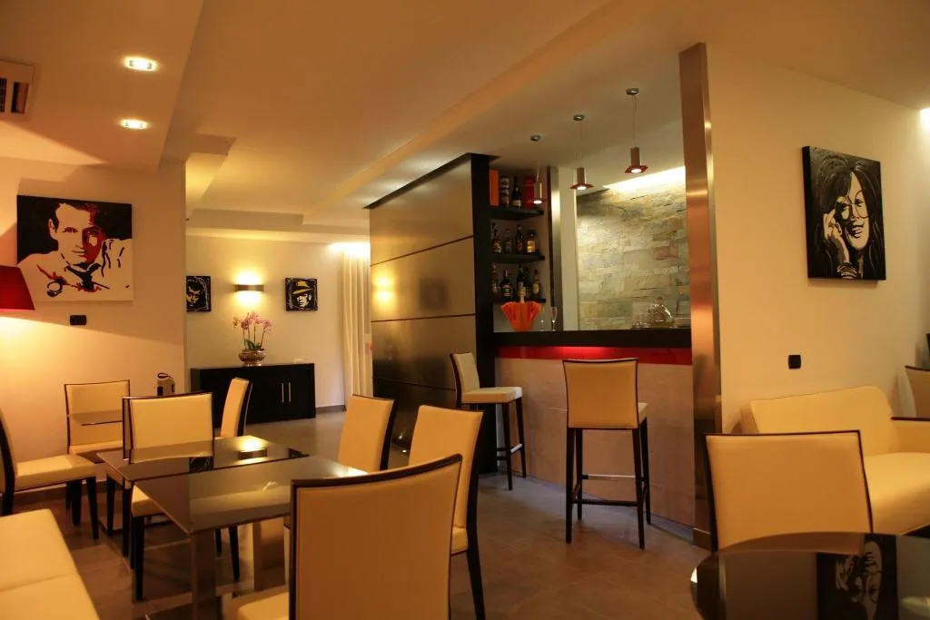 Lobby, Visagi, Naples