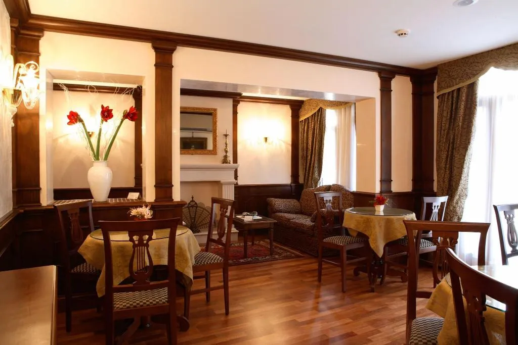 Lobby, Al Codega, Venice