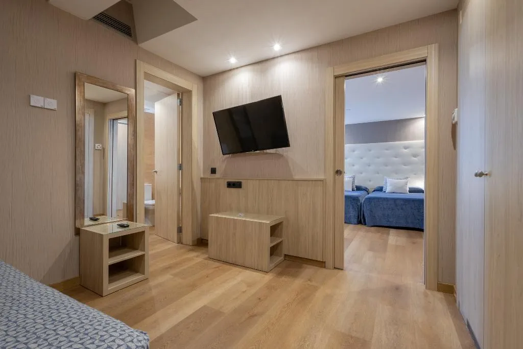 QUADRUPLE STANDARD Room, Rialto, Barcelona