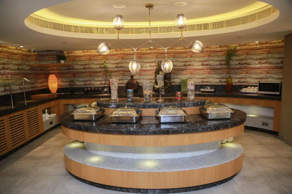 Restaurant, Versailles By Raviz Hotel, Dubai