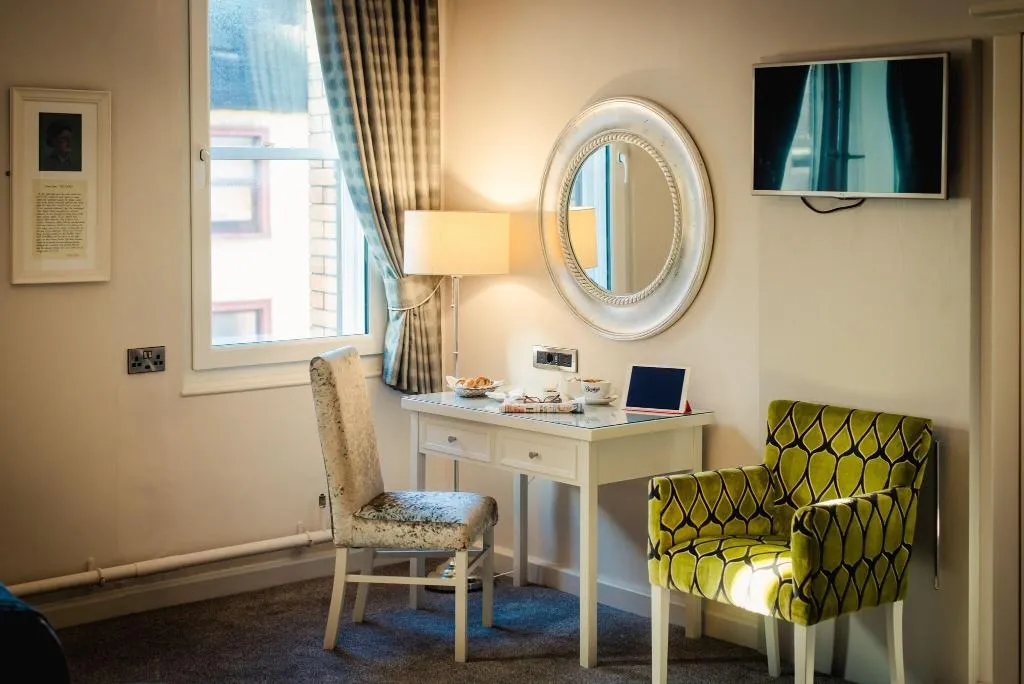 TRIPLE DELUXE TWO BEDS Room, Isaac's Cork, Cork