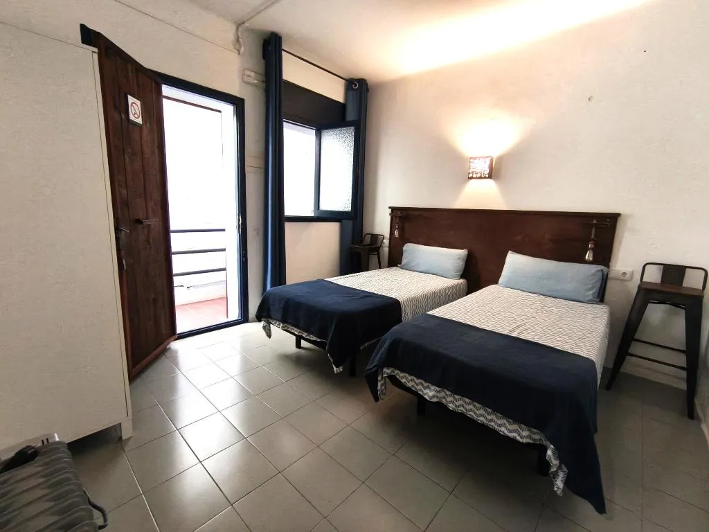 DOUBLE BASIC Room, L Hostalet De Canet, Barcelona