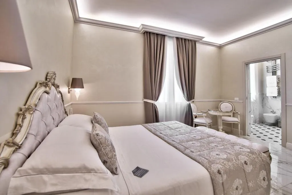SUITE DELUXE Room, The Moon Boutique Hotel, Florence