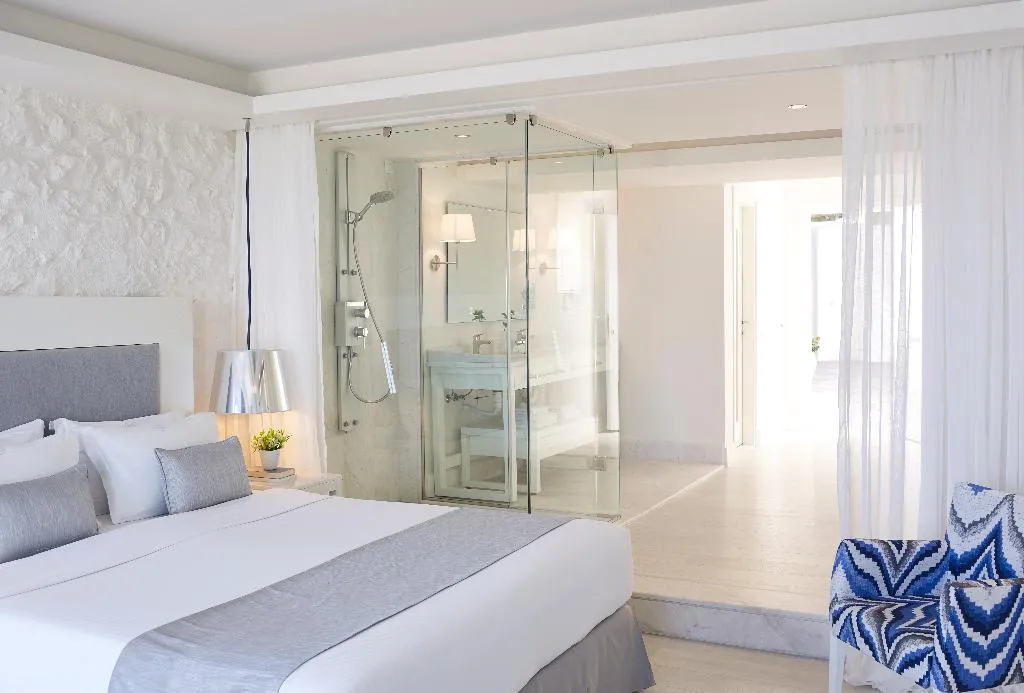 SUITE SEA FRONT Room, Knossos Beach Bungalows & Suites, Crete