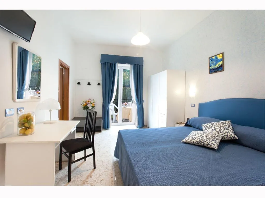 TWIN GARDEN VIEW WITH BALCONY Room, Hotel Britannia, Naples
