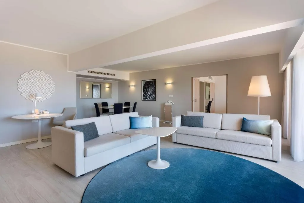 FAMILY ROOM DELUXE Room, Hilton Malta, Malta