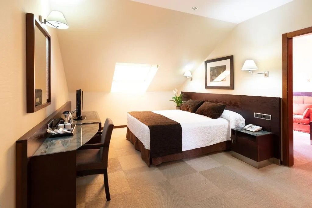 FAMILY ROOM WITH DOUBLE BED Room, San Juan de los Reyes, Madrid