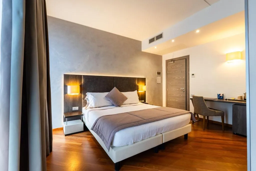 DOUBLE KING SIZE BED Room, Hotel Como, Milan