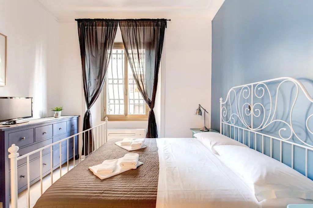 Room, B&B Locanderia, Naples