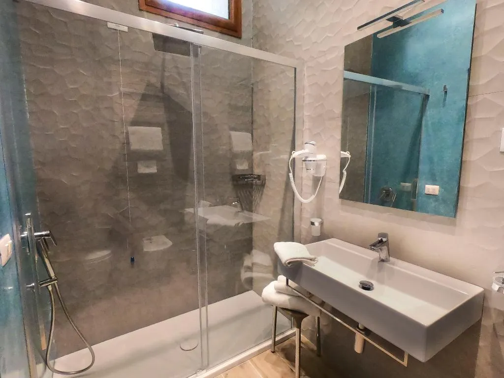DOUBLE STANDARD Room, Relais Villa Montedonzelli, Naples