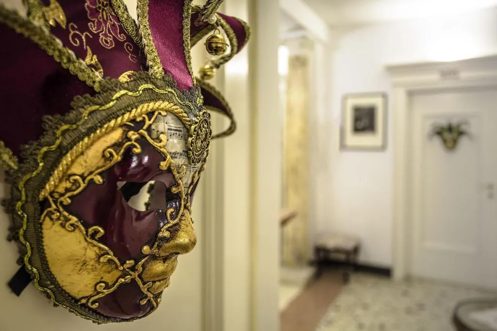 Lobby, Ai Bareteri, Venice