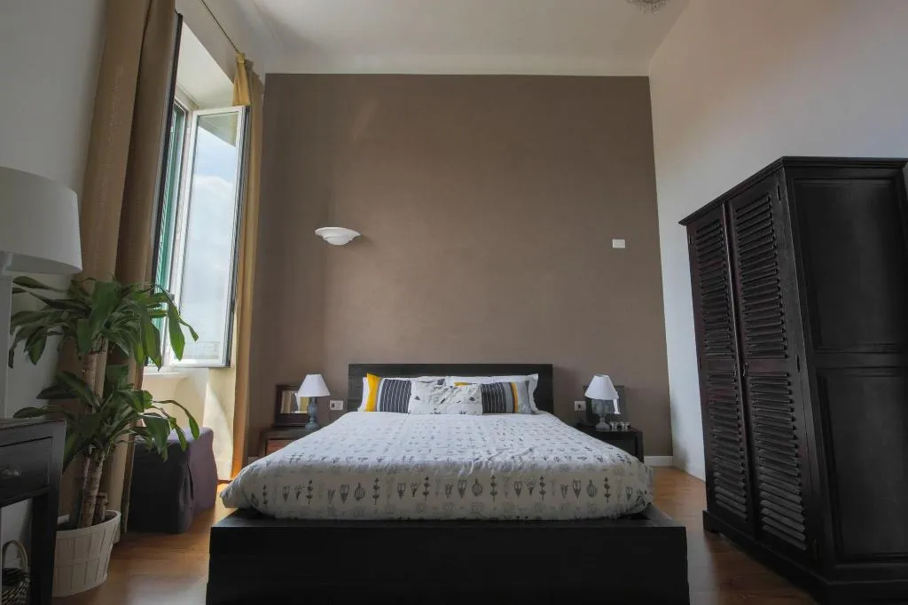 Room, Urban Pine Rooms, Naples