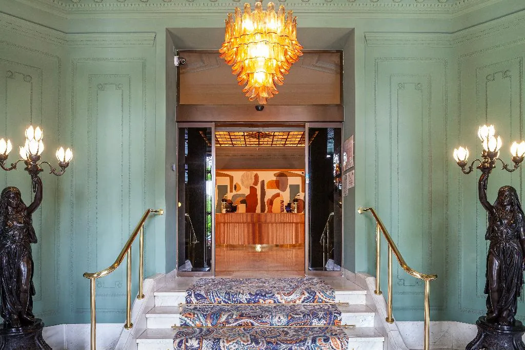 Lobby, Mediodia, Madrid