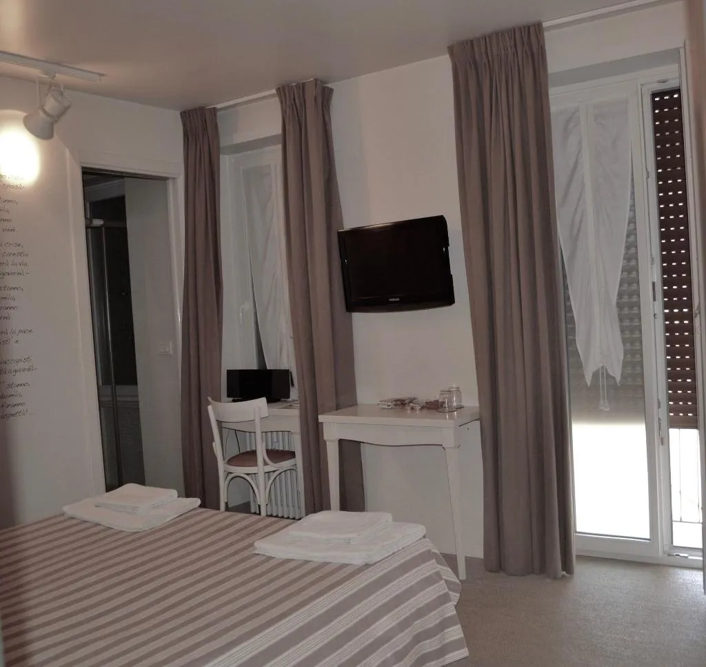 Room, Nina Casetta De Trastevere, Rome