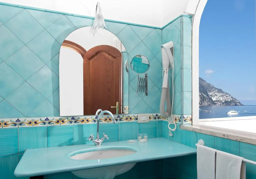 Room, Pupetto, Naples