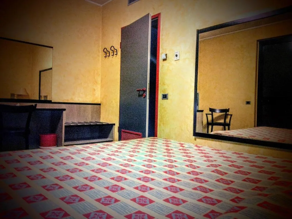 Room, Hotel Longobardo, Milan