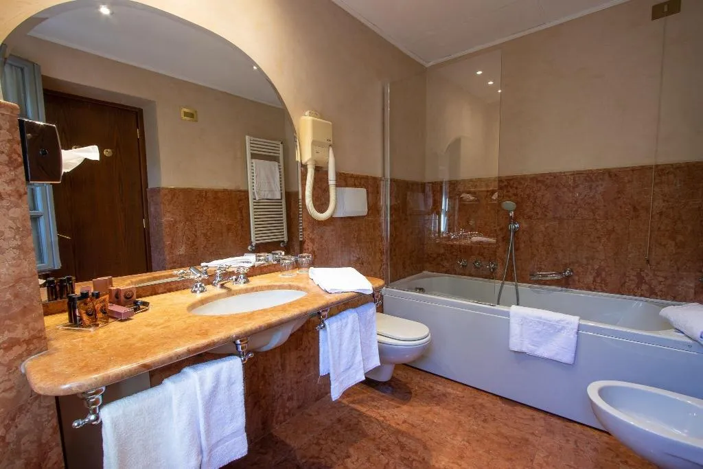 Room, Le Due Corti, Milan
