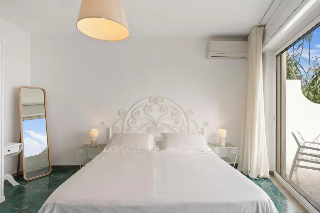 Room, Apollon Club, Naples