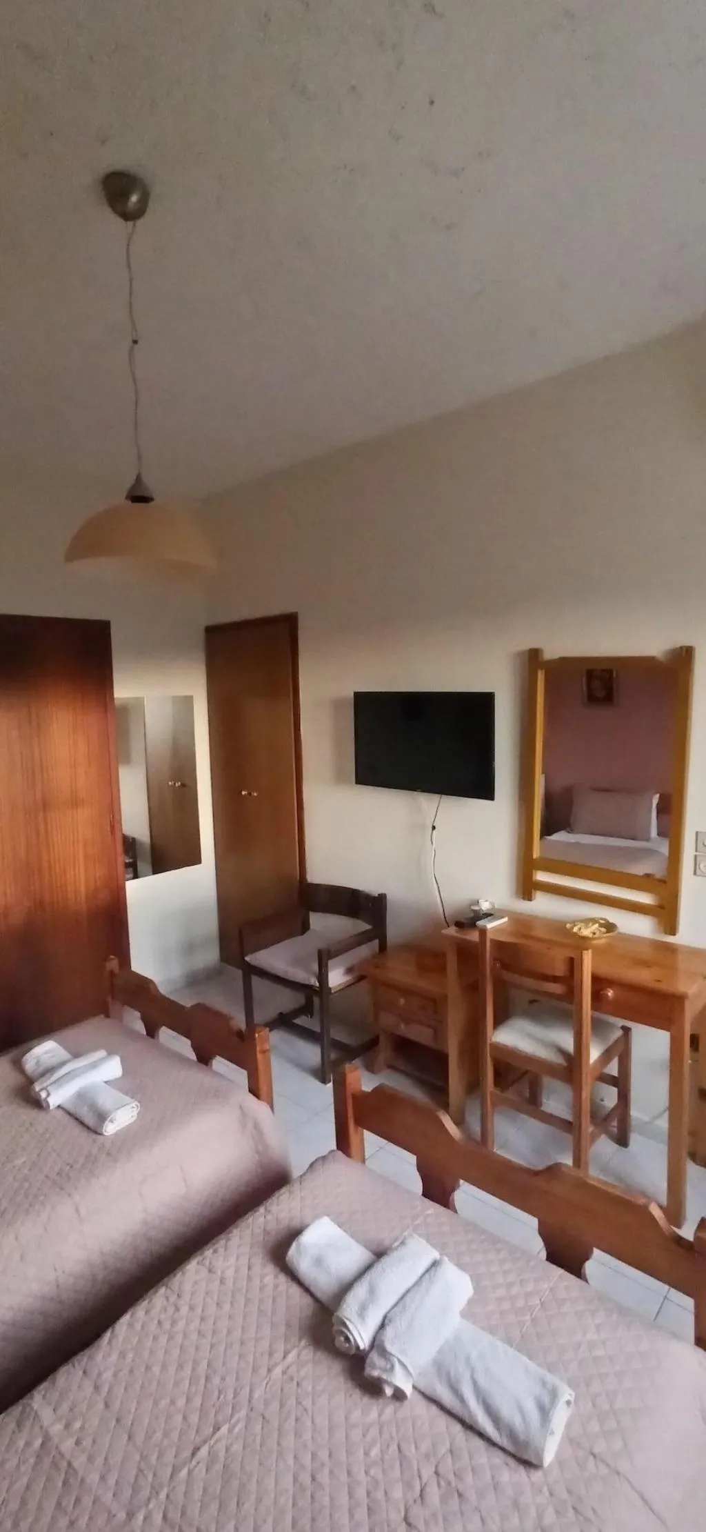 Room, Windy Place, Crete