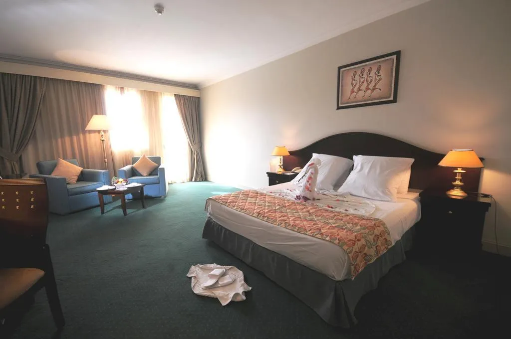 Room, Grand Pyramids, Cairo