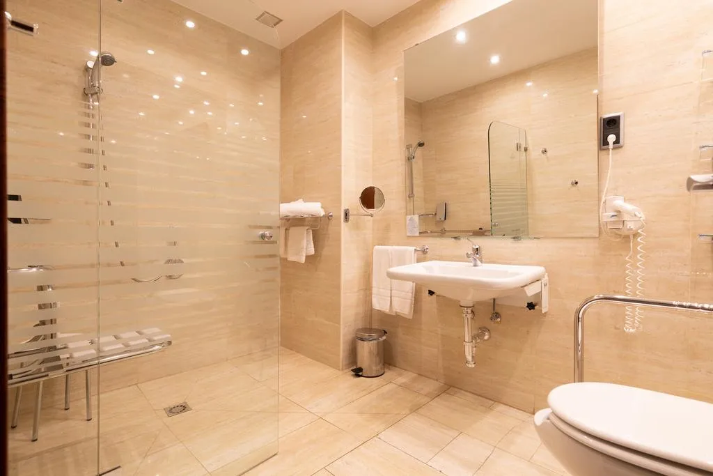 DOUBLE Accessible Room, San Juan de los Reyes, Madrid