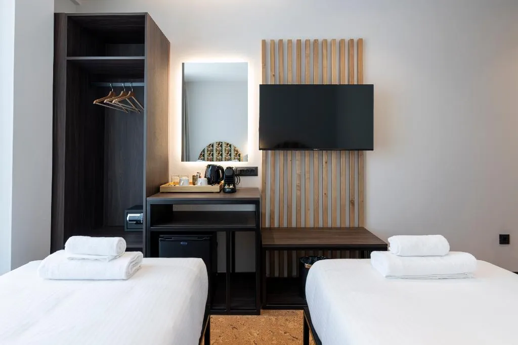 TWIN STANDARD Room, Parea, Athens