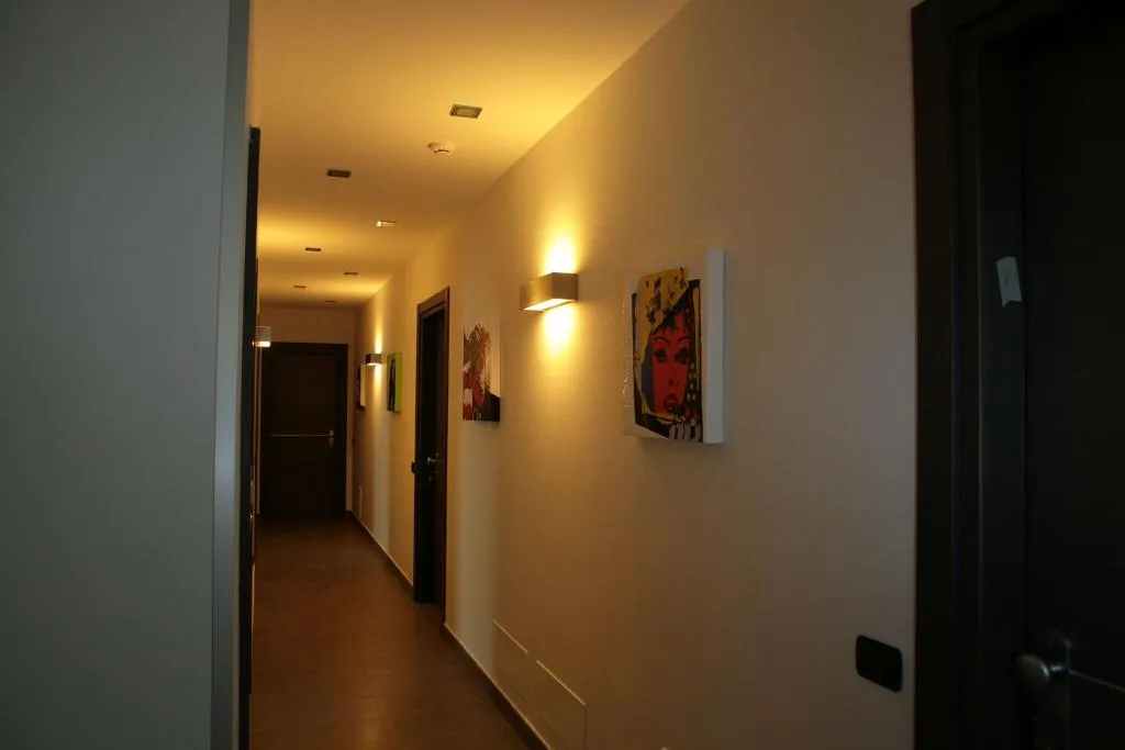 Lobby, Visagi, Naples