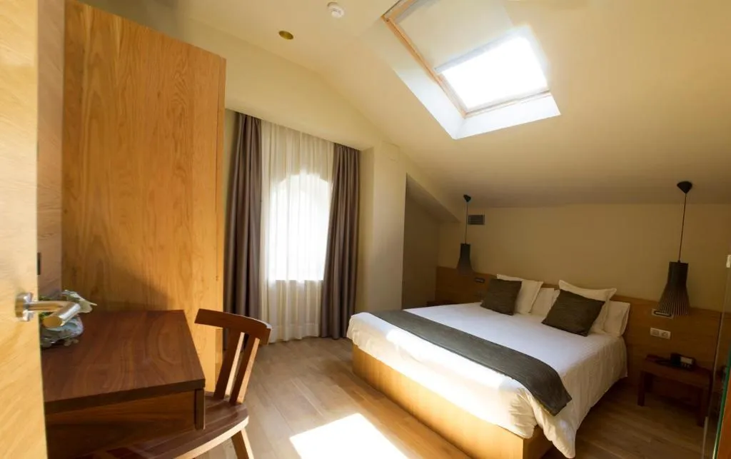 APARTMENT DELUXE LAKE VIEW Room, Vall De Nuria Apartamentos, Costa Brava